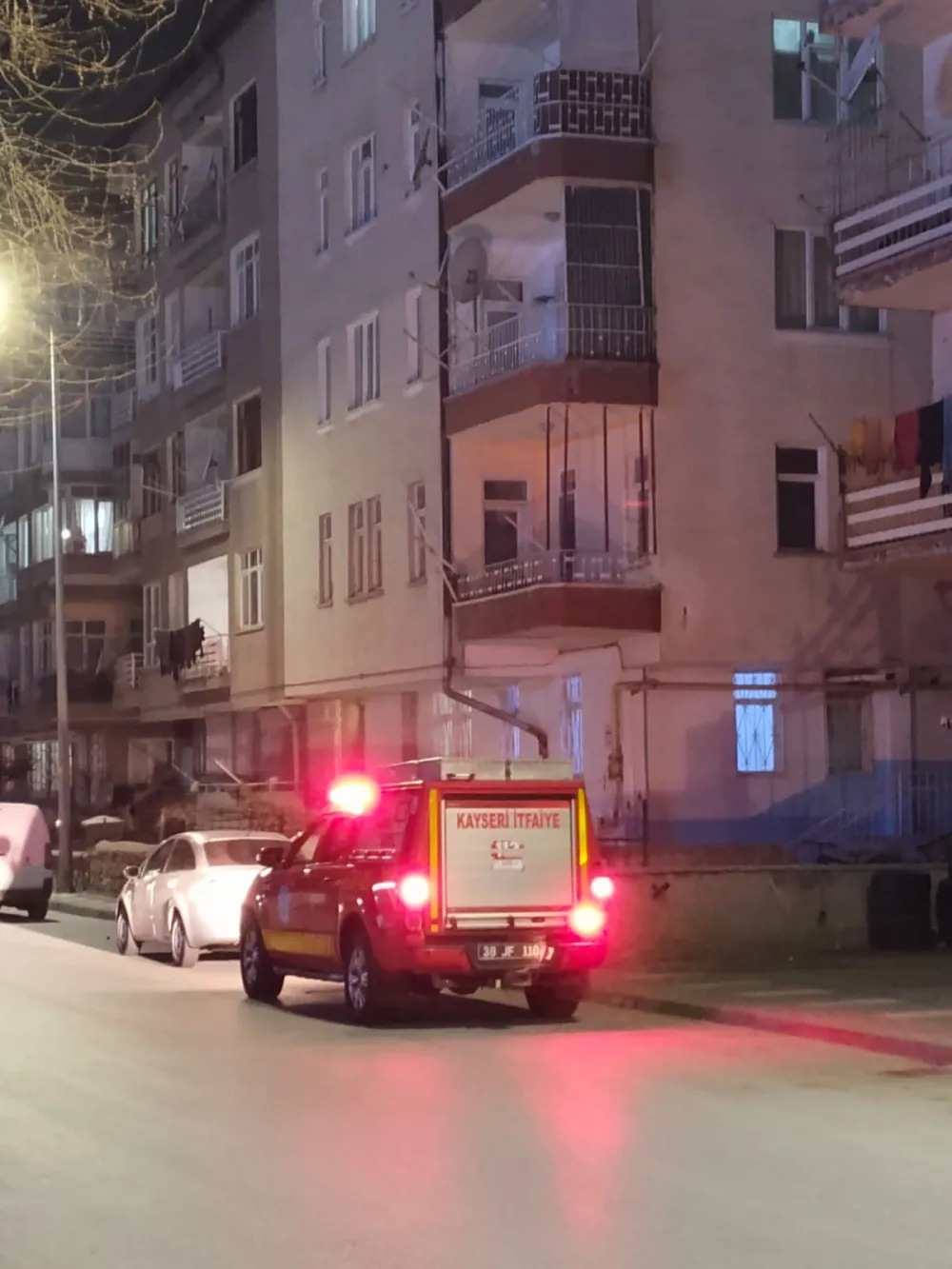 Kayseri'de asansörde mahsur kalan kuryeyi itfaiye kurtardı 