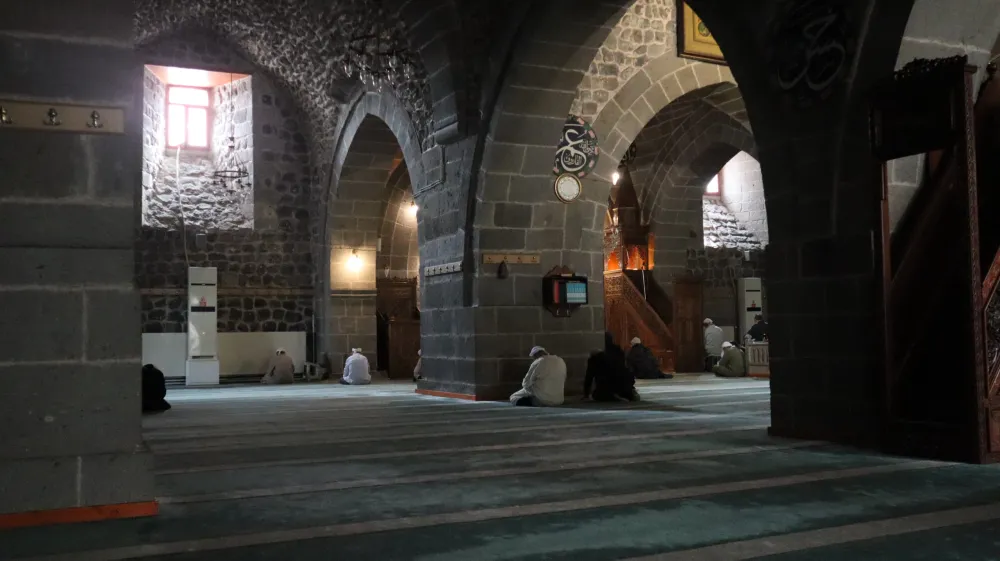 Kayseri'de itikafa girenler, Ramazan ayının son günlerinde kendilerini ibadete adıyor