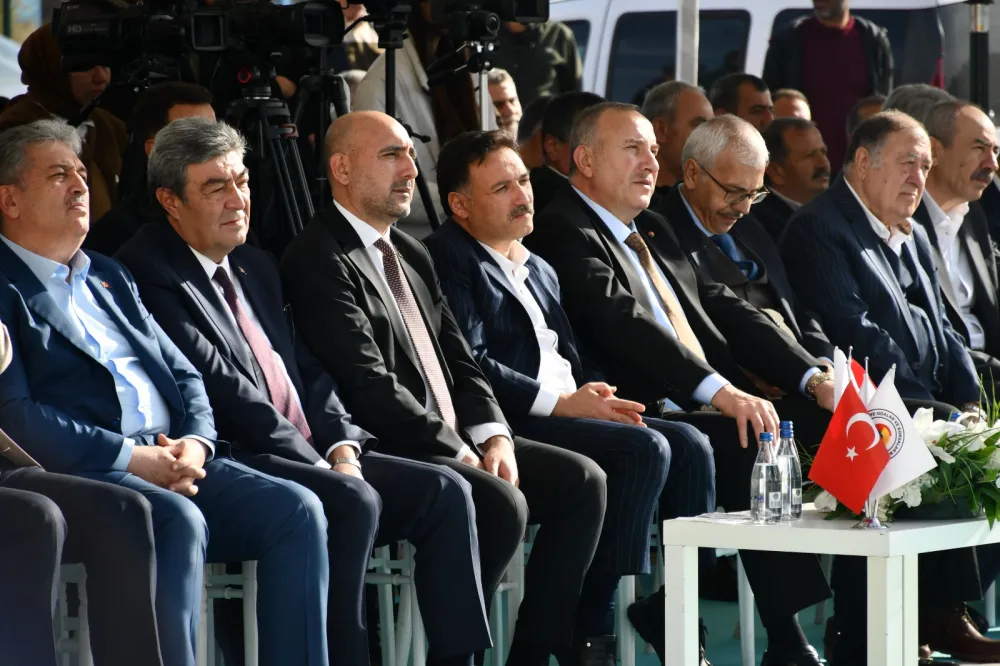 Hububat ve Çekirdek Merkezi’nin tapuları teslim edildi