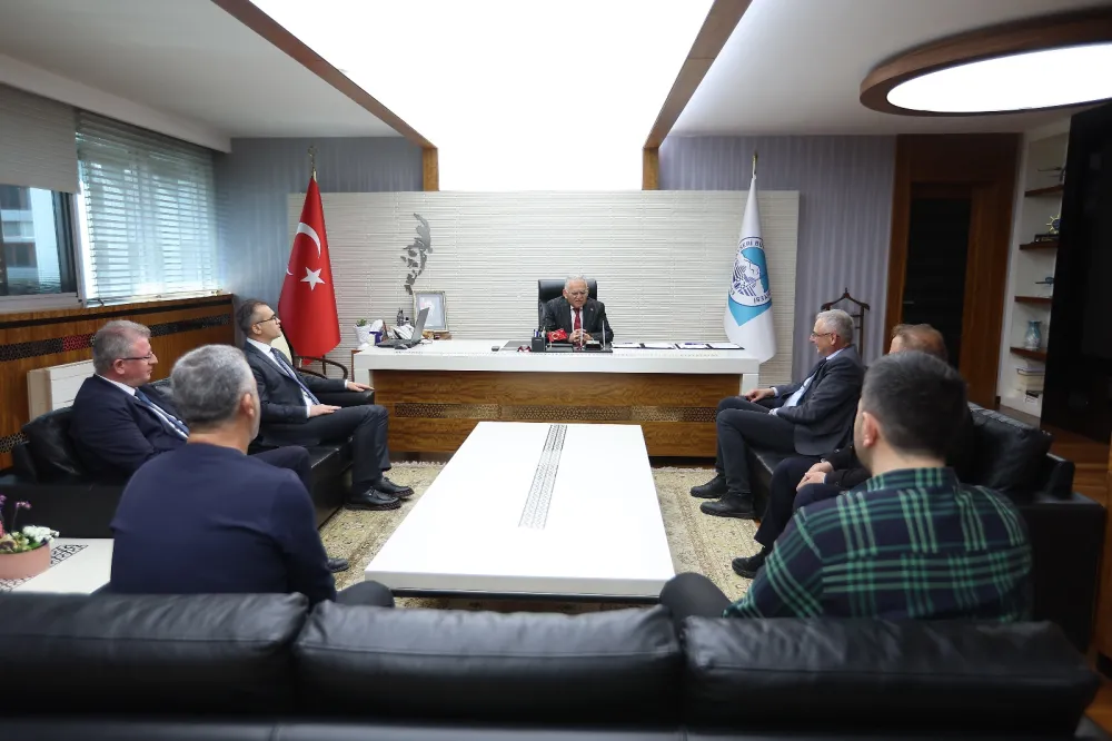 Başkan Büyükkılıç, Kartal Katlı Kavşağı ve Bağlantı Yolları Projesi için sözleşmeyi imzaladı