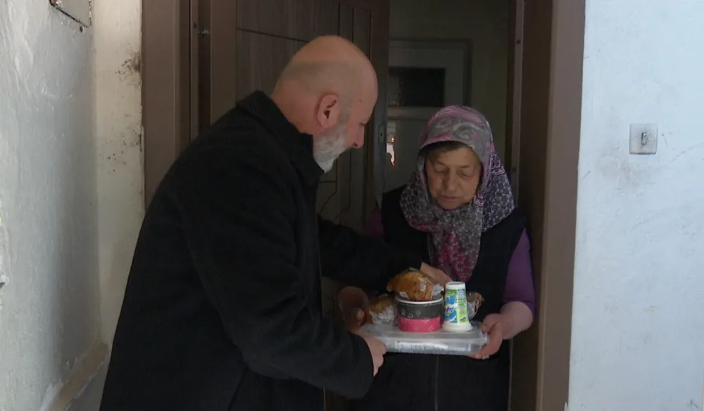 Kocasinan Belediyesi’nden ihtiyaç sahiplerinin iftar sofrasına sıcak yemek desteği
