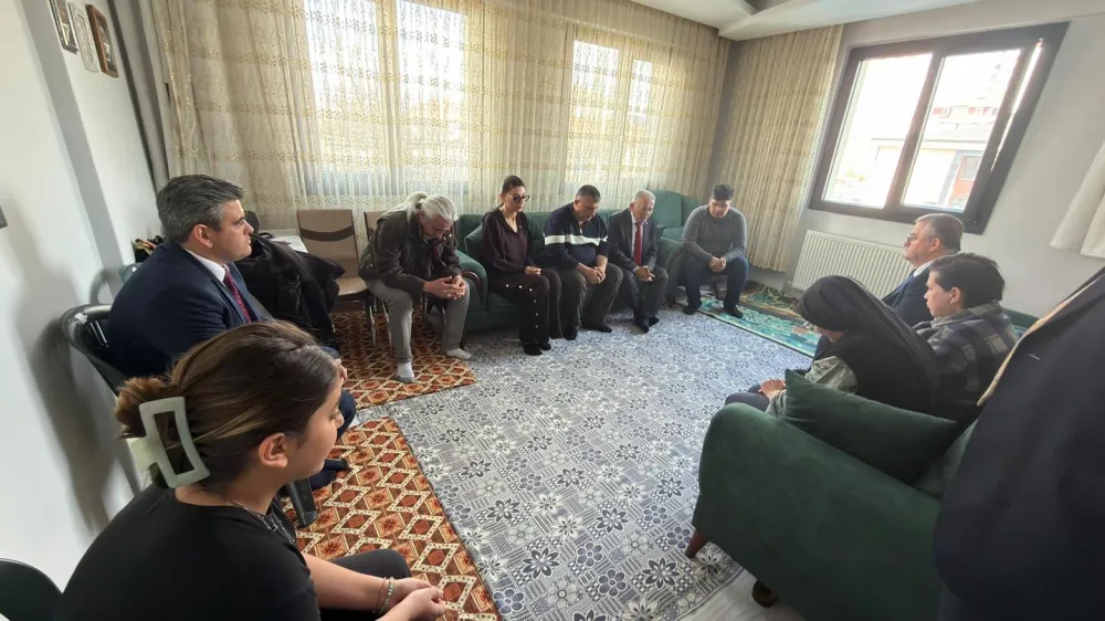 Başkan Büyükkılıç’tan kazada ölen tıp öğrencisi Yaren’in ailesine taziye ziyareti