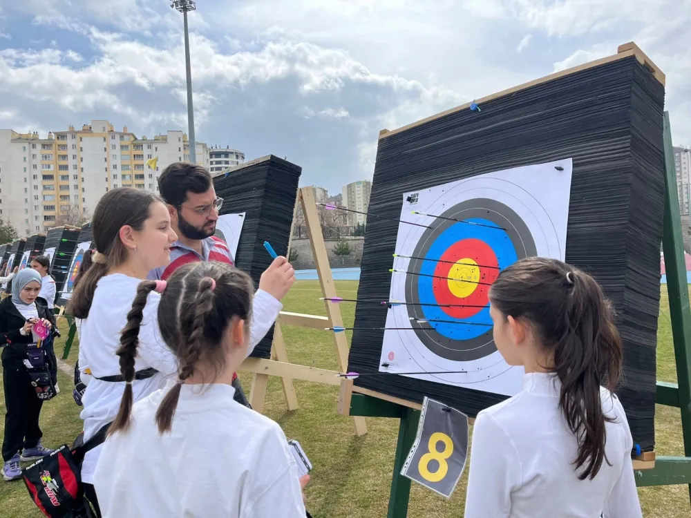Okçuluk Küçükler İl Birinciliği müsabakaları sürüyor
