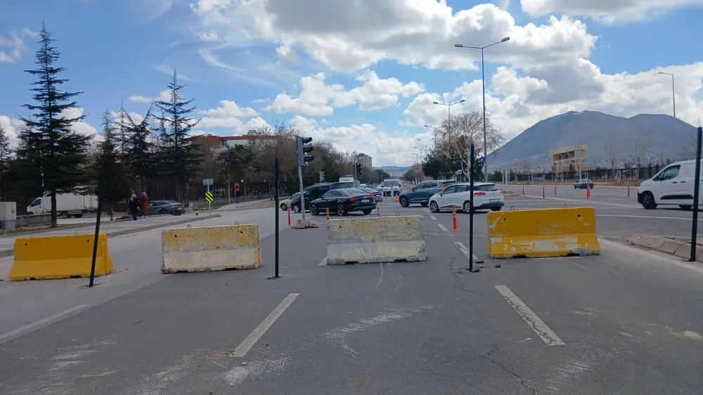 Kartal kavşağı trafiğe kapatıldı, yoğunluk alternatif yollara kaydı