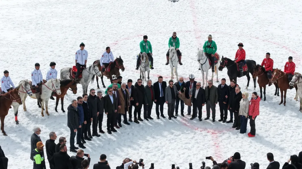 Erciyes'teki Kökbörü ve kızak yarışması 5 bin kişiyi buluşturdu