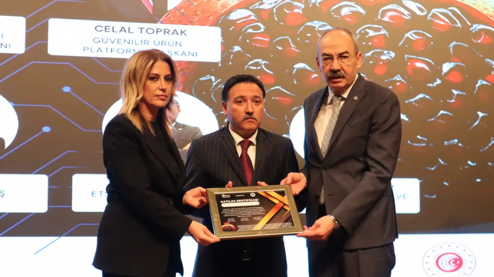 Vali Gökmen Çiçek: E-ticaret eğitimini gençlere ve üniversite öğrencilerine ısrarla devam ettirmek durumundayız