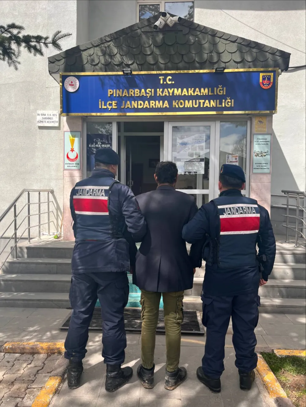 Pınarbaşı'da köpeği ağaca asarak öldüren şüpheli gözaltına alındı 