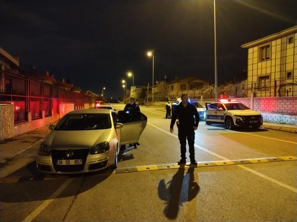 Polisin ‘dur’ ihtarına uymayan ehliyetsiz sürücüye 430 bin TL ceza