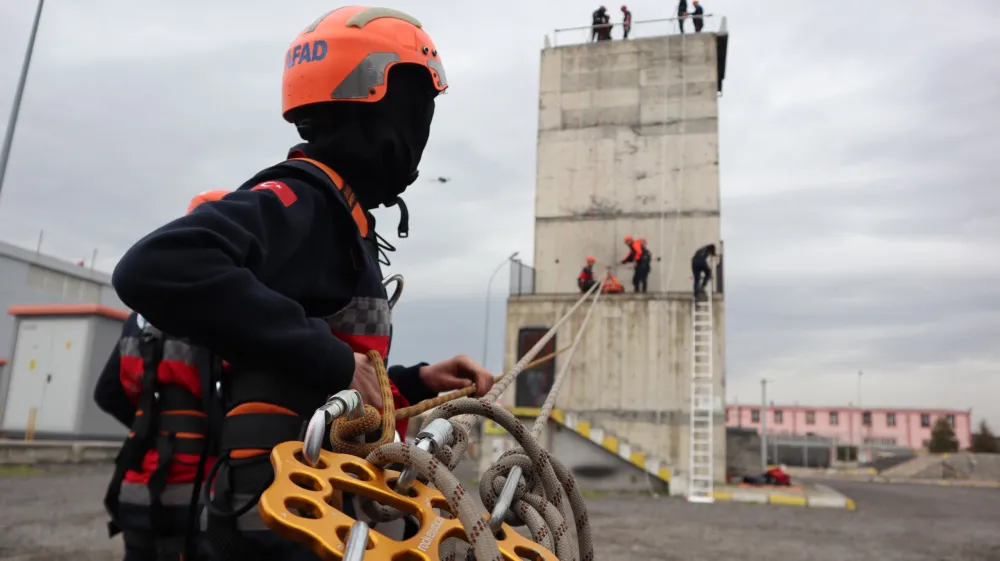 AFAD’dan öğrencilere kayadan düşme ve yaralanmalara müdahale eğitimi