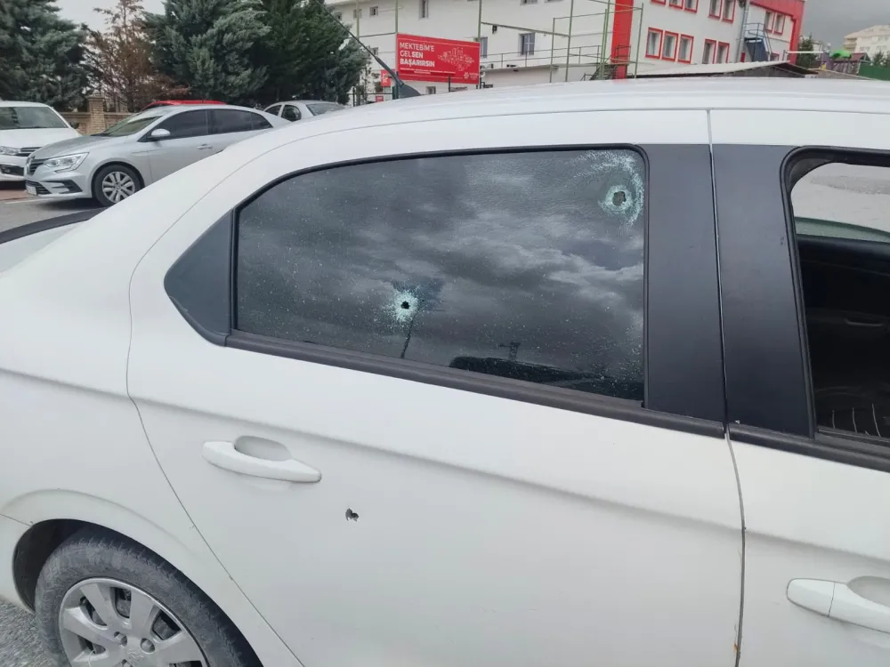 Kayseri'de iki aile arasındaki kavgada 2 araç kurşunlandı