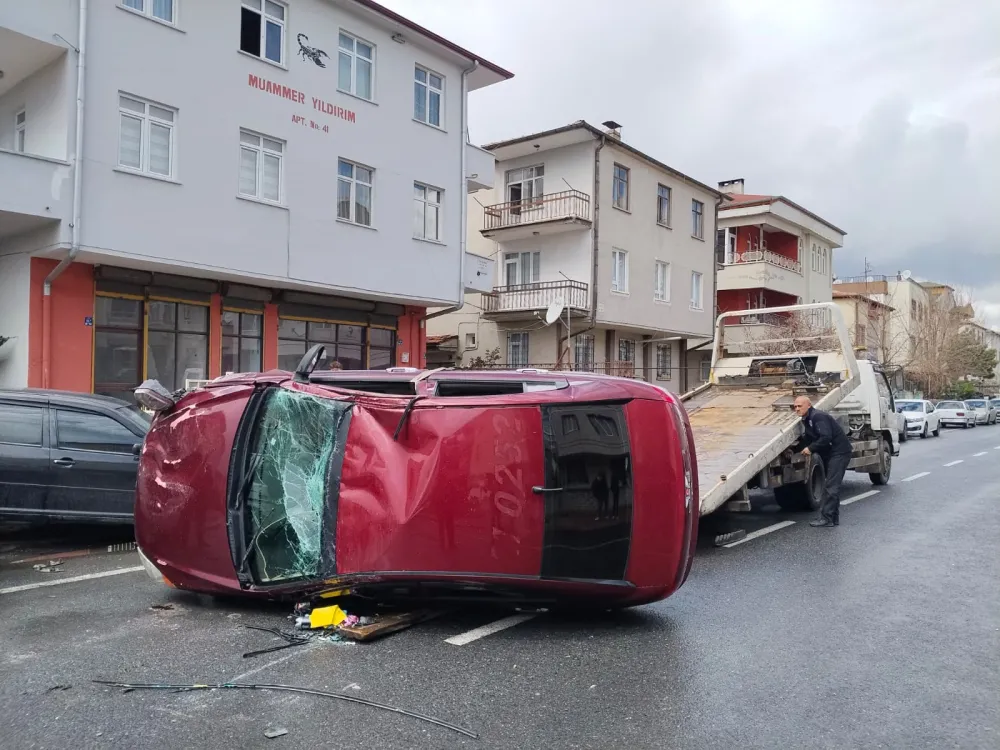 Kayseri'de otomobilin devrildiği kaza kamerada