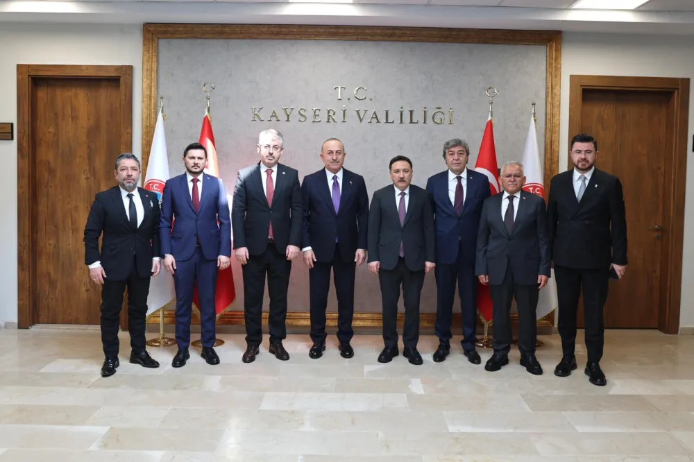 Dışişleri eski Bakanı Çavuşoğlu’ndan Vali Çiçek’e ziyaret