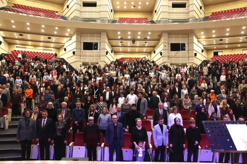 Kayseri’de avukatlar, kurdukları koro ile günlerini kutladı