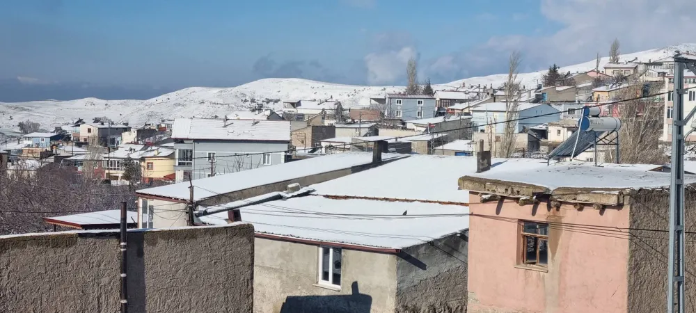 Kırsal mahallelere nisan ayında kar yağdı