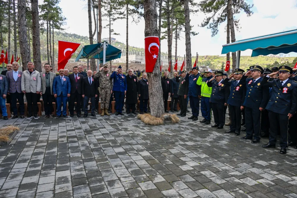 Kayseri’de polis şehitliğinde anma programı