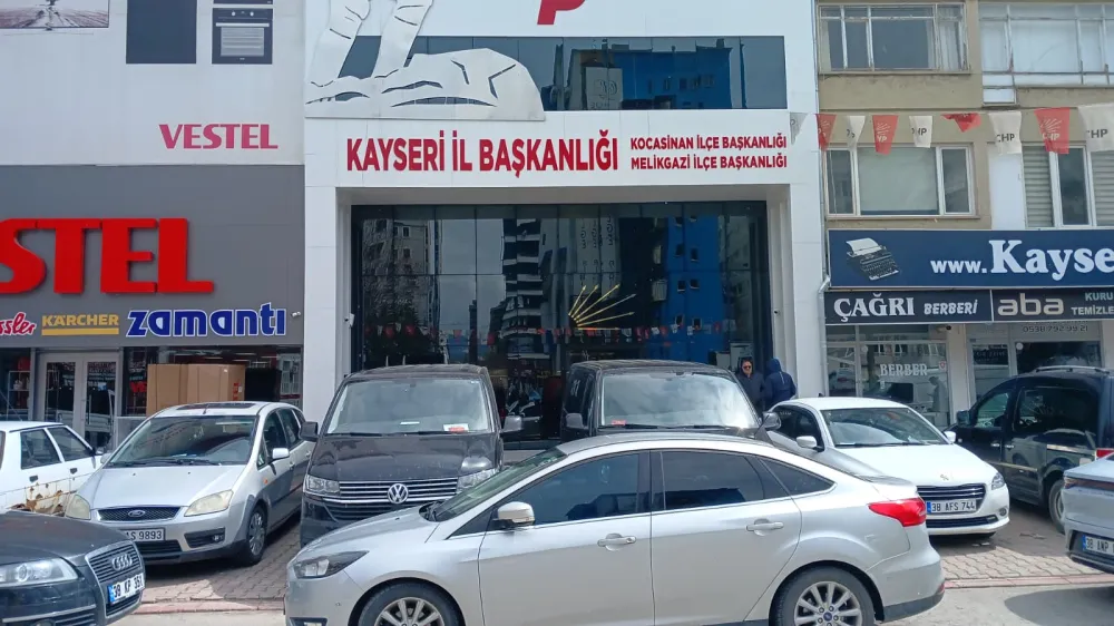 CHP’de İl Başkanı Ümit Özer istifa etti