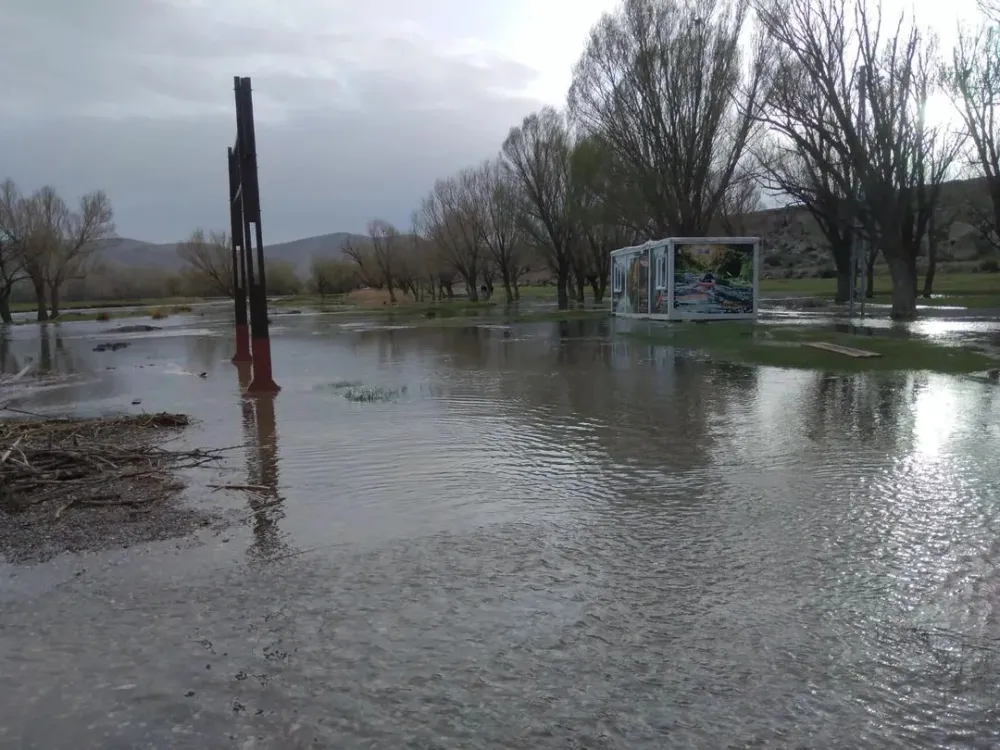 Tomarza’da sağanak yağış etkili olunca Zamantı Irmağı’nın debisi yükseldi