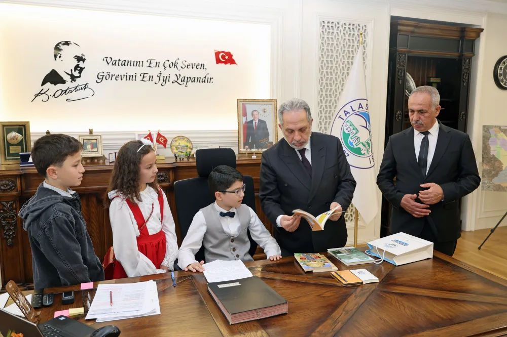 Talas’ta 23 Nisan Coşkusu: Başkanlık Koltuğu Minik Umut’a Emanet