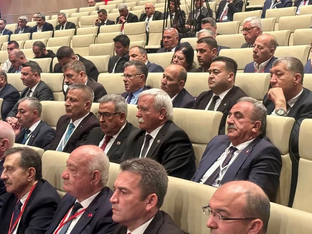 CHP’li 4 belediye başkanı Özgür Özel’in toplantısına katıldı