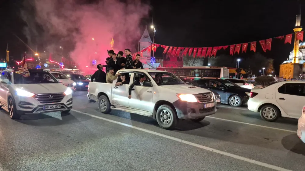 Kayseri’de Galatasaray’ın galibiyetini kutladılar