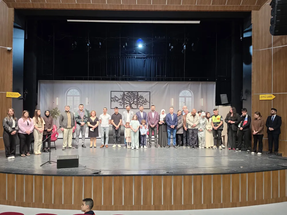 Birlik Vakfı’ndan “Anlatacak Çok Şeyimiz Var” isimli tiyatro oyunu