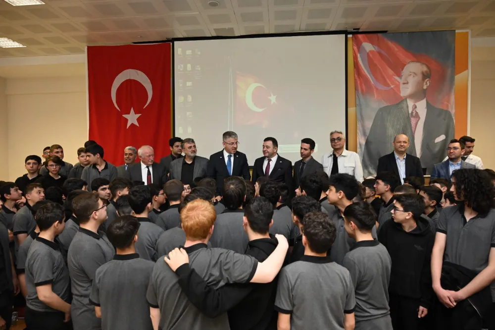 AK Parti’li Çopuroğlu öğrencilerle ‘Kariyer Günleri’ programında buluştu 